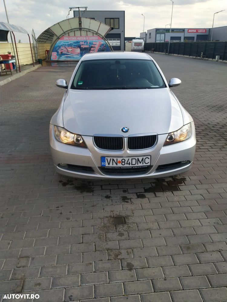 BMW Seria 3 320i Touring - 11