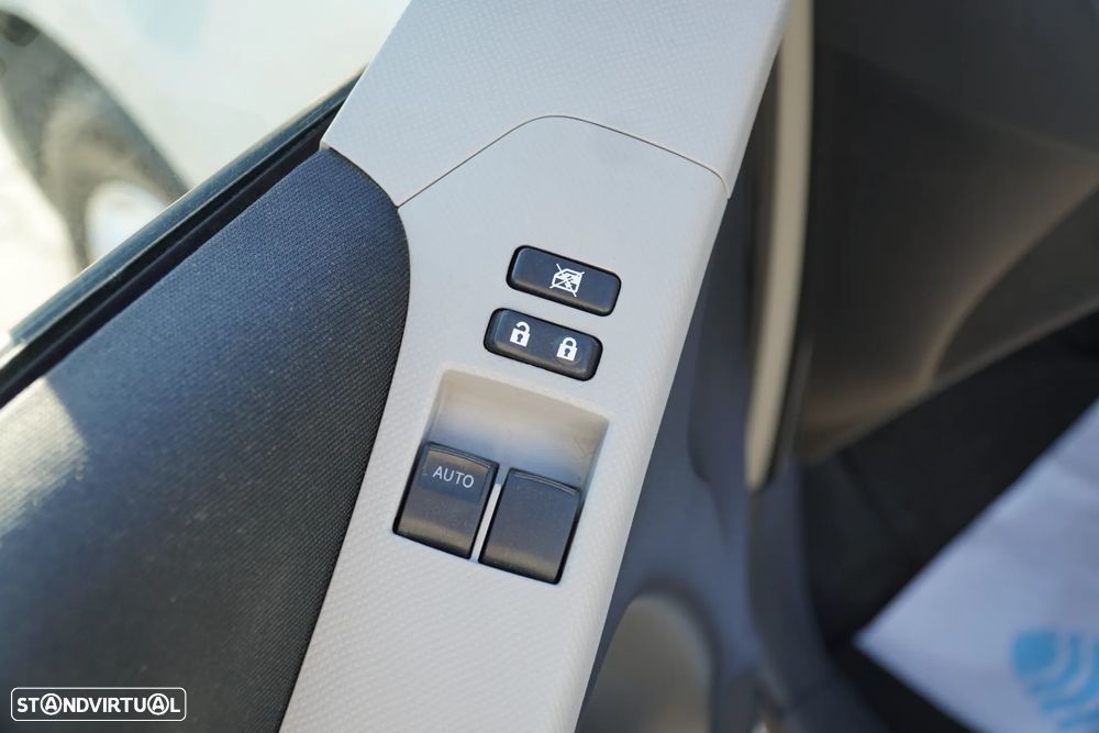 Toyota Yaris 1.0 VVT-i AC Manual - 11