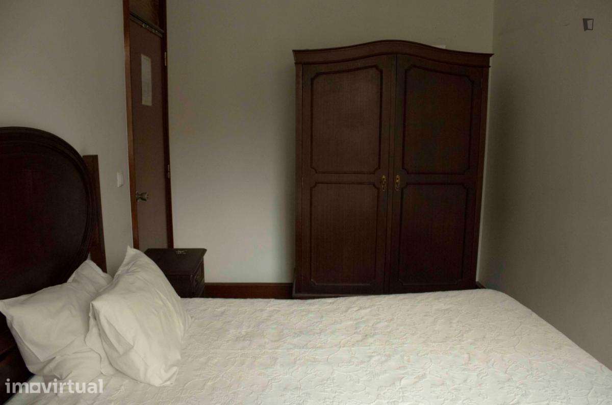Quarto - localizado em Miragaia Porto - Grande imagem: 4/17