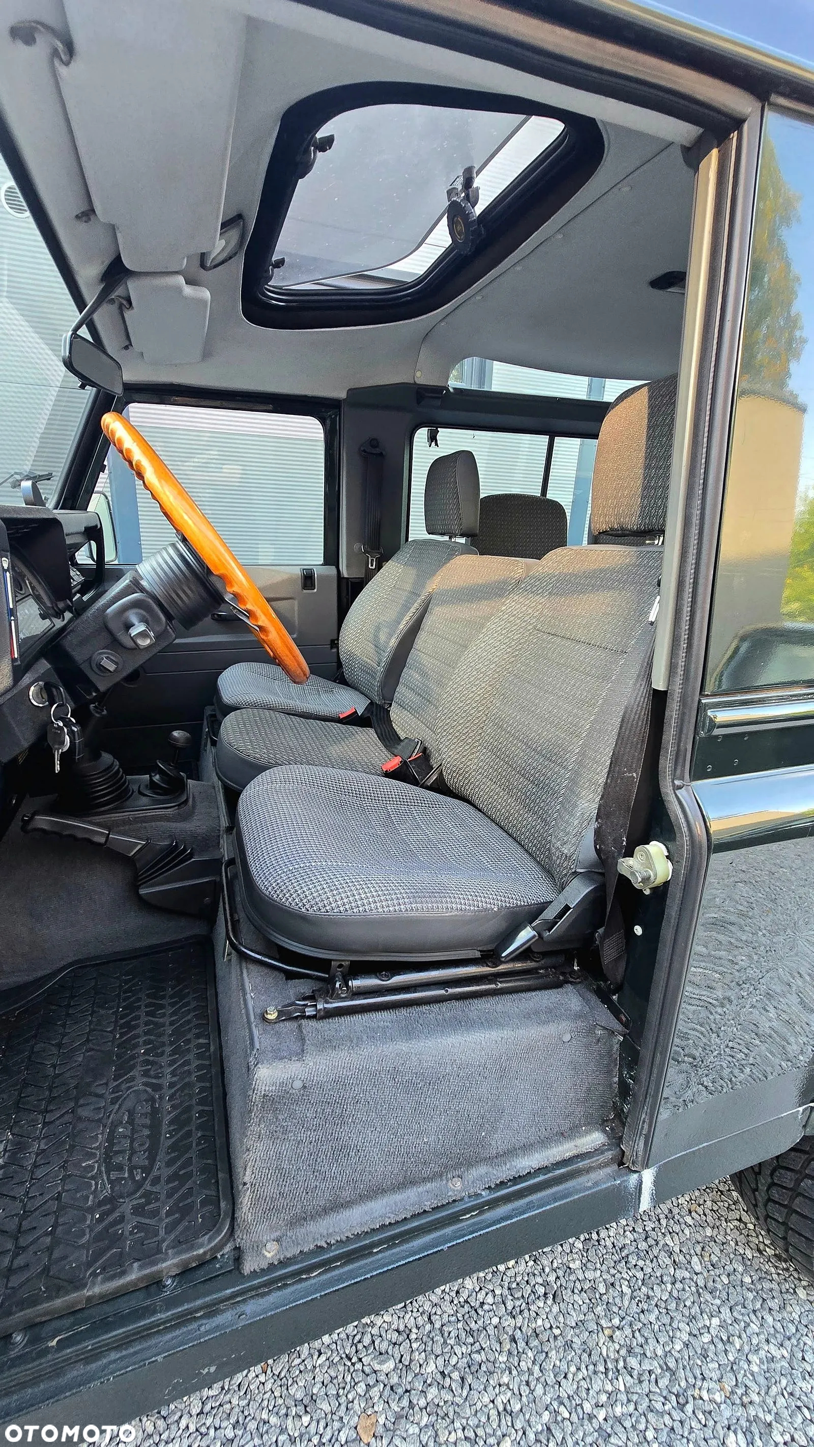 Land Rover Defender 90 2.5 TDI - 10