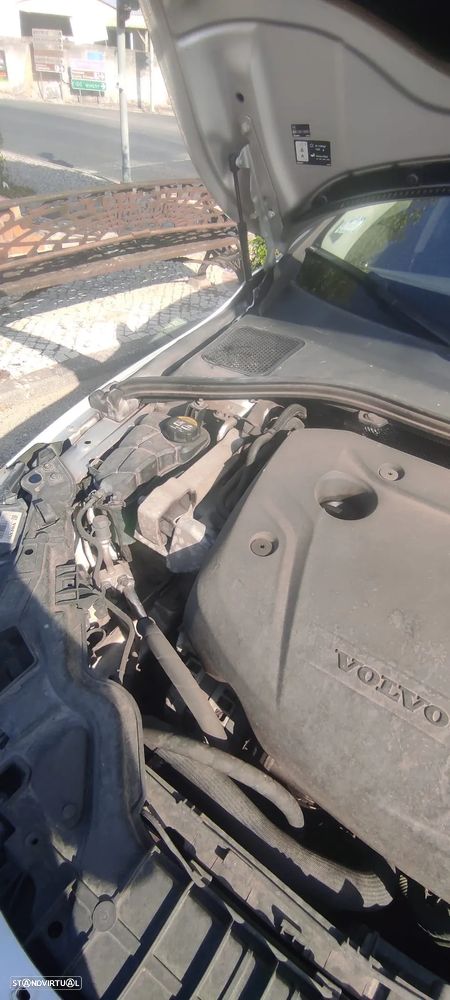 Volvo V60 2.0 D4 Momentum Geartronic - 5