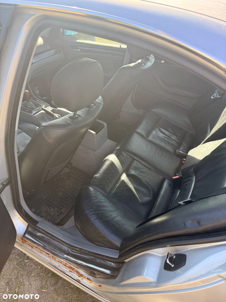 BMW Seria 3 323i - 13