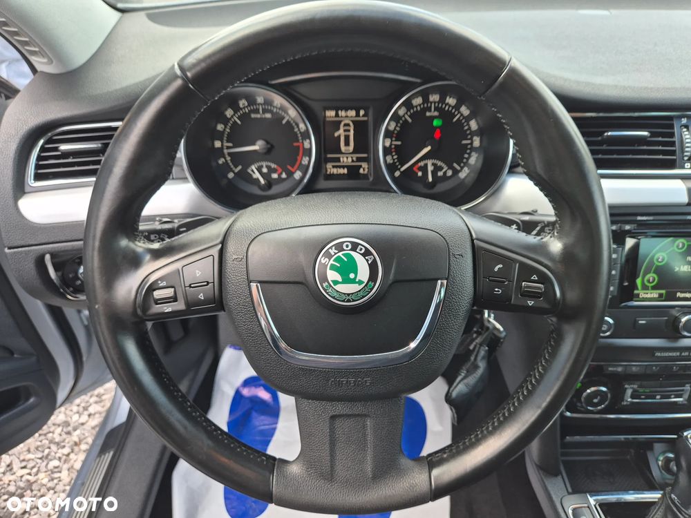 Skoda Superb 2.0 TDI DSG Exclusive - 34