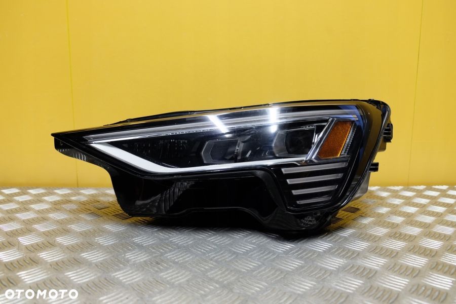 AUDI E-TRON 2018- REFLEKTOR LAMPA FULL LED L USA - 1