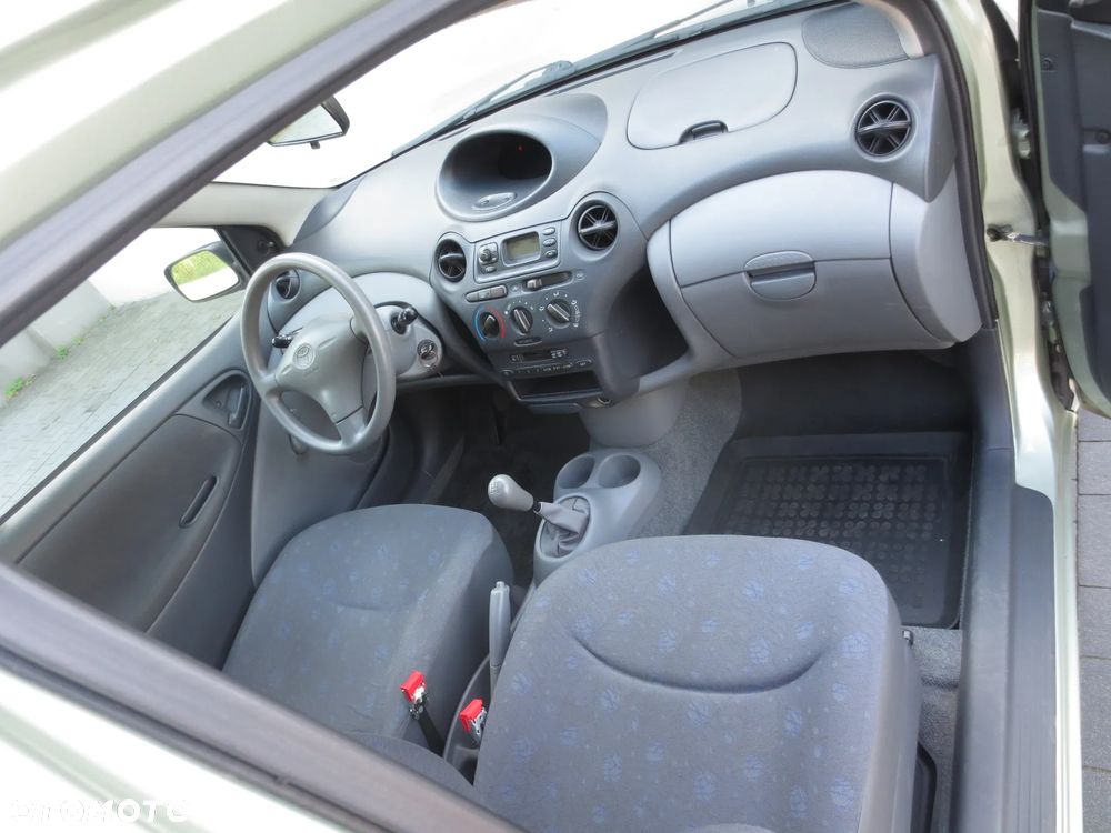 Toyota Yaris 1.0 Base - 8