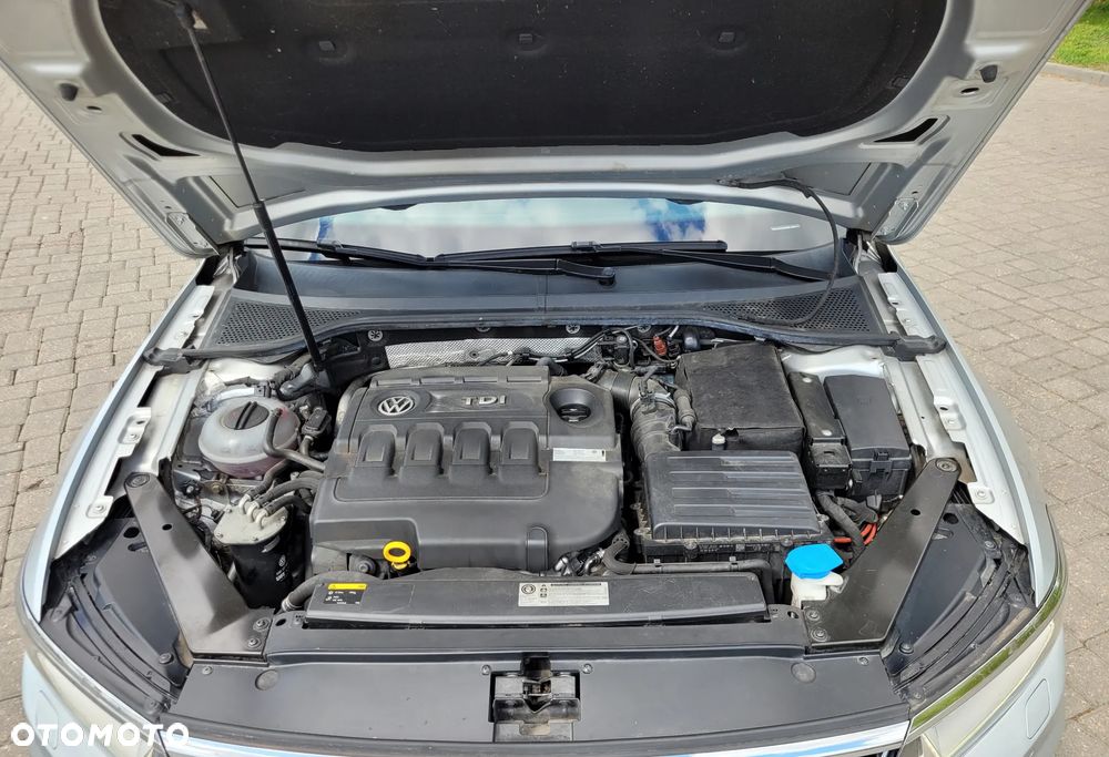 Volkswagen Passat 2.0 TDI (BlueMotion Technology) Highline - 39