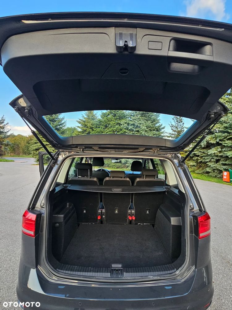 Volkswagen Touran - 10