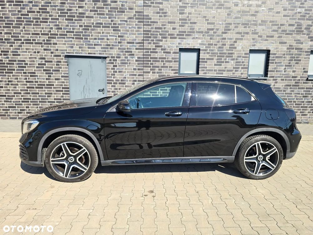 Mercedes-Benz GLA 200 7G-DCT AMG Line - 32