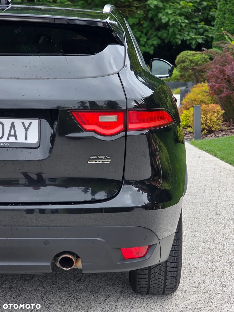 Jaguar F-Pace P250 AWD R-Dynamic Black - 11