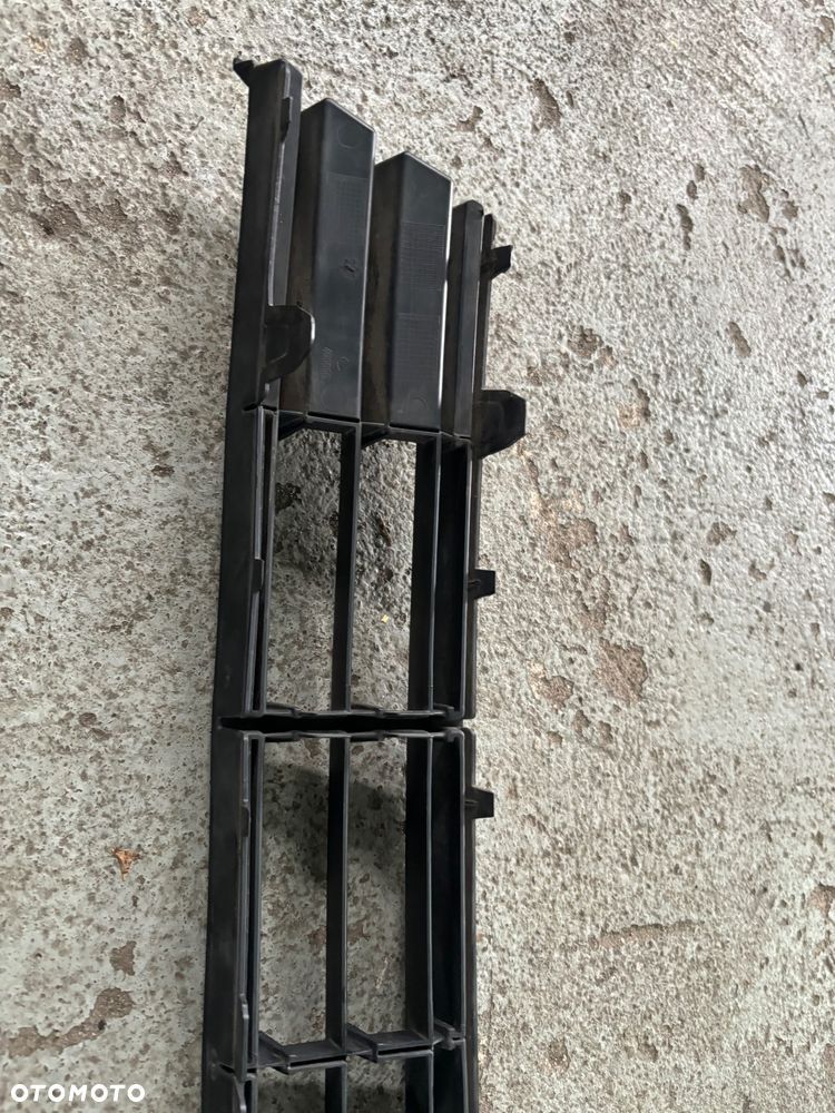 BMW F10 KRATKA SRODKOWA ZDERZAKA 7331724 - 8