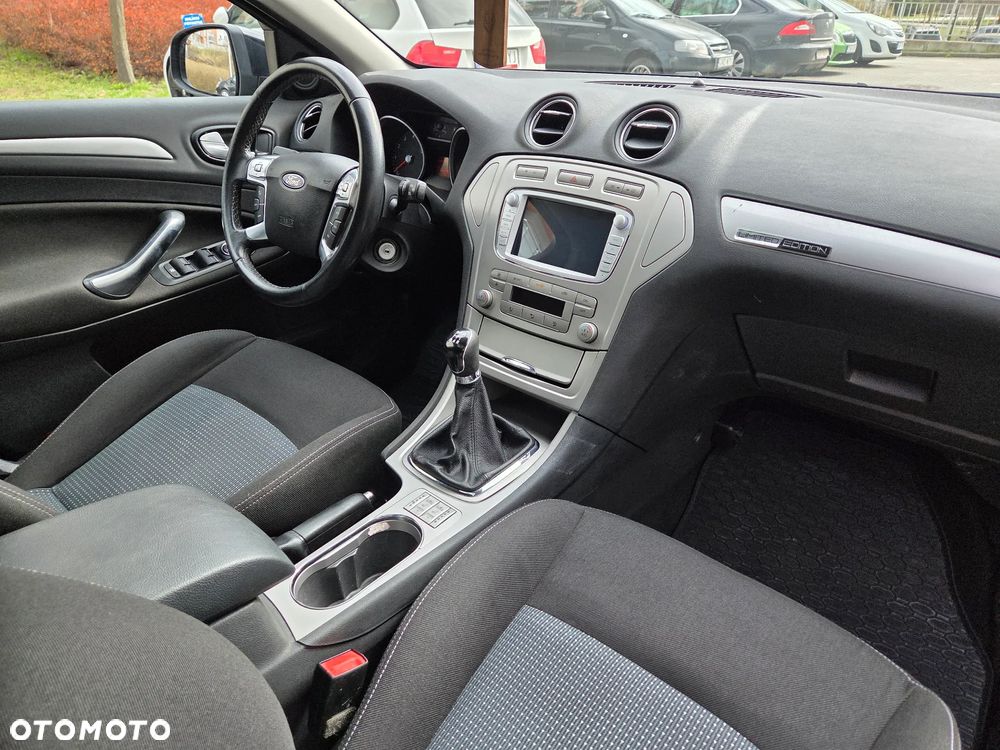 Ford Mondeo 2.0 Trend - 10