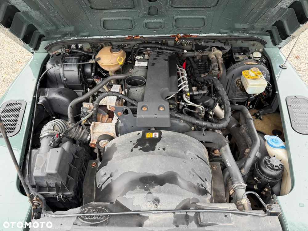 Land Rover Defender 2.4 TD4 S - 36
