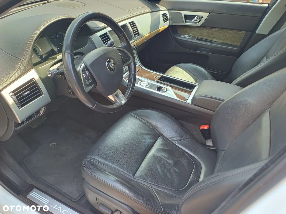 Jaguar XF 2.2 D Luxury - 15