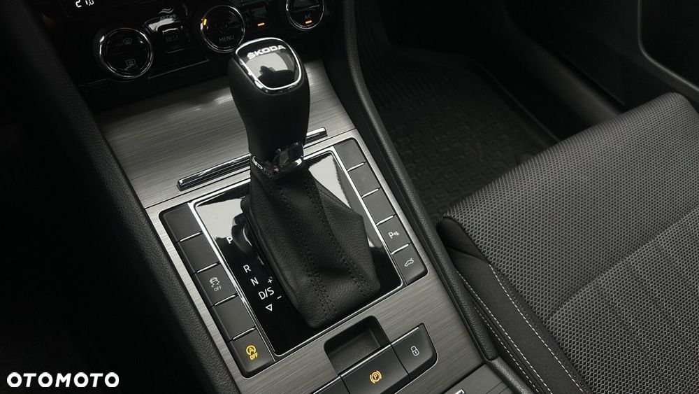 Skoda Superb 2.0 TDI SCR Style DSG - 29