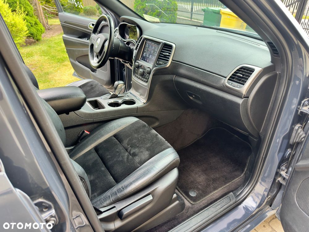 Jeep Grand Cherokee - 12