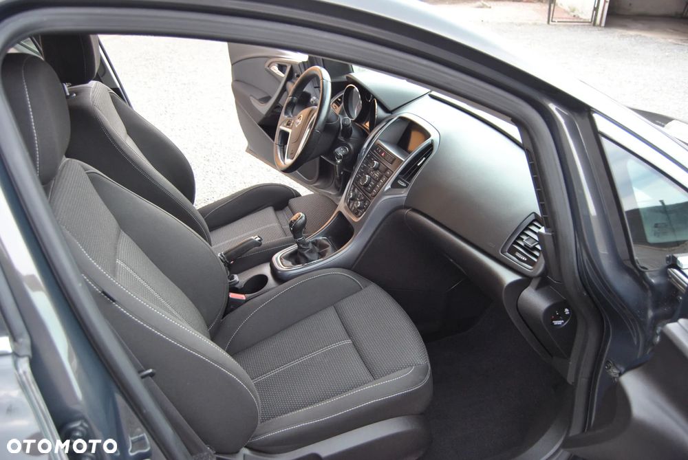 Opel Astra 1.4 T Cosmo S&S - 10