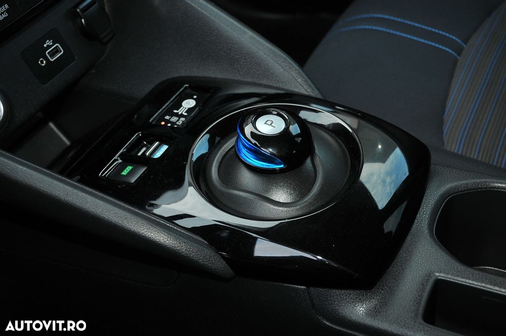 Nissan LEAF 40 kWh N-Connecta - 13