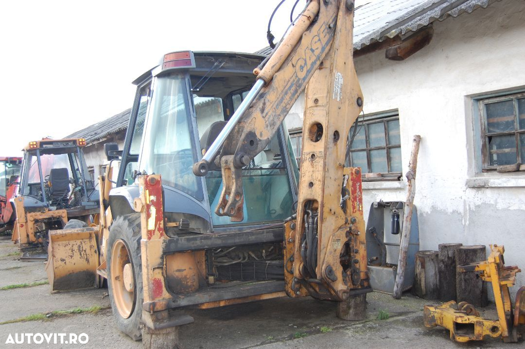 Dezmembrez CASE 580 SLE - 4