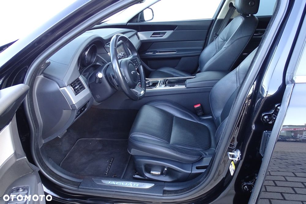 Jaguar XF 20d Prestige - 9