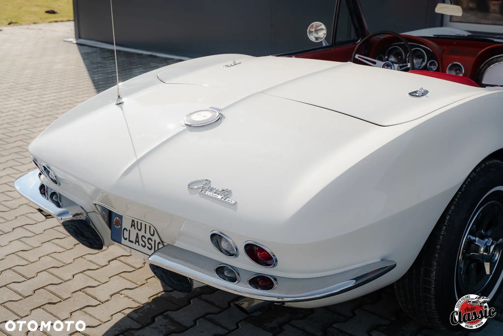 Chevrolet Corvette - 13