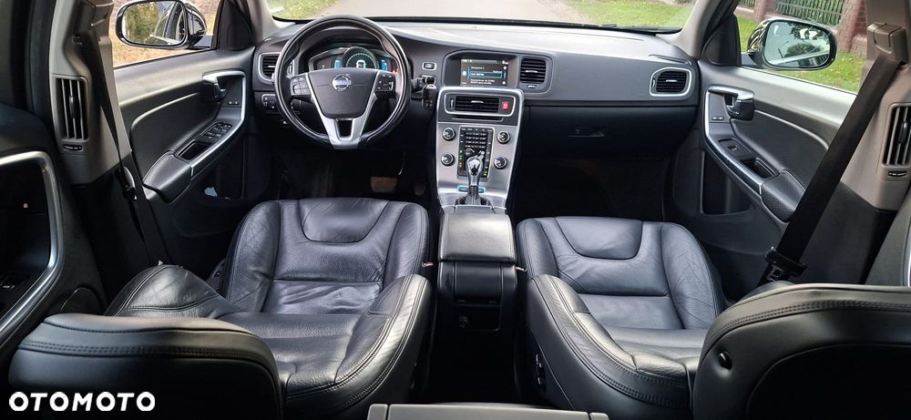 Volvo V60 D6 AWD Plug-in Hybrid Summum - 11