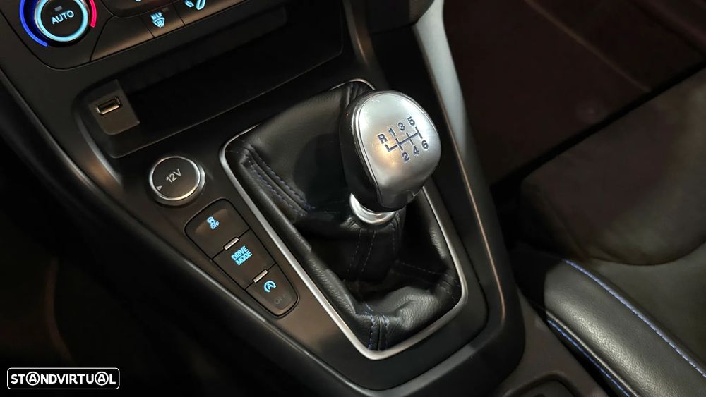 Ford Focus 2.3 EcoBoost RS - 34