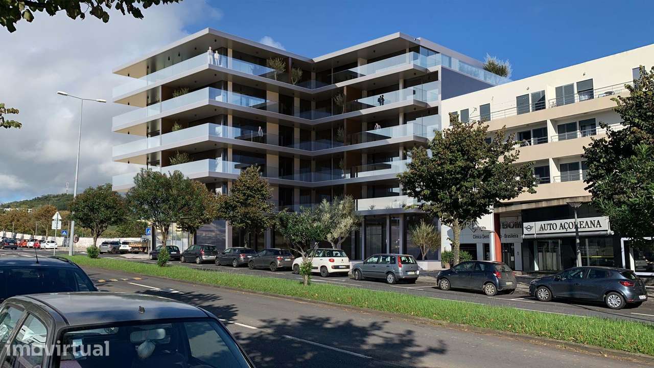 Espaçoso comercial com garagem e boa localização  em Ponta Delgada - Grande imagem: 2/5
