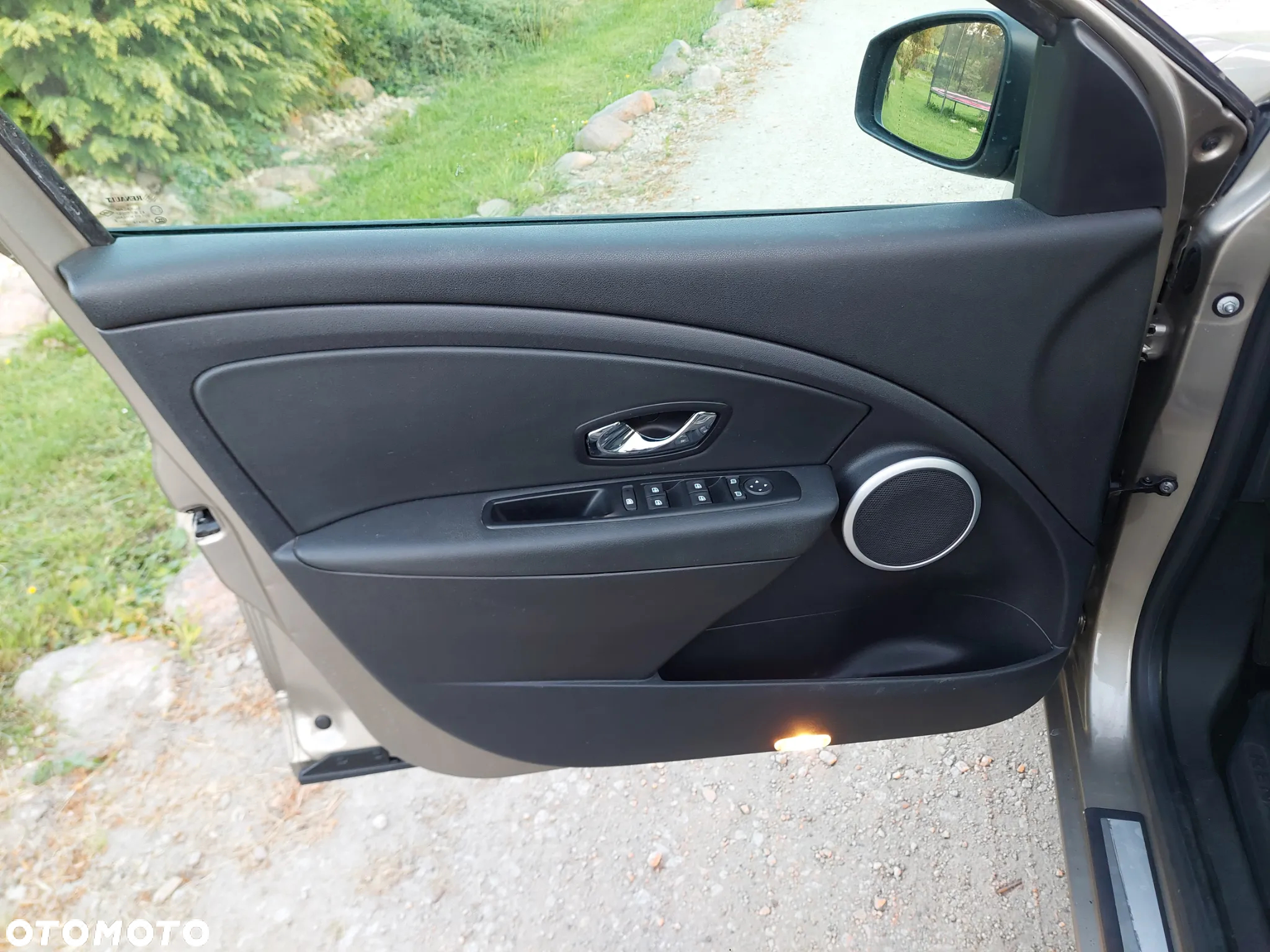 Renault Fluence 1.6 16V Techno Feel - 14