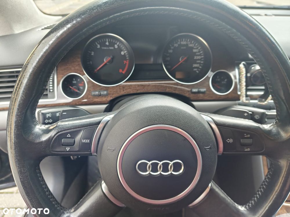 Audi A8 4.2 Quattro - 14