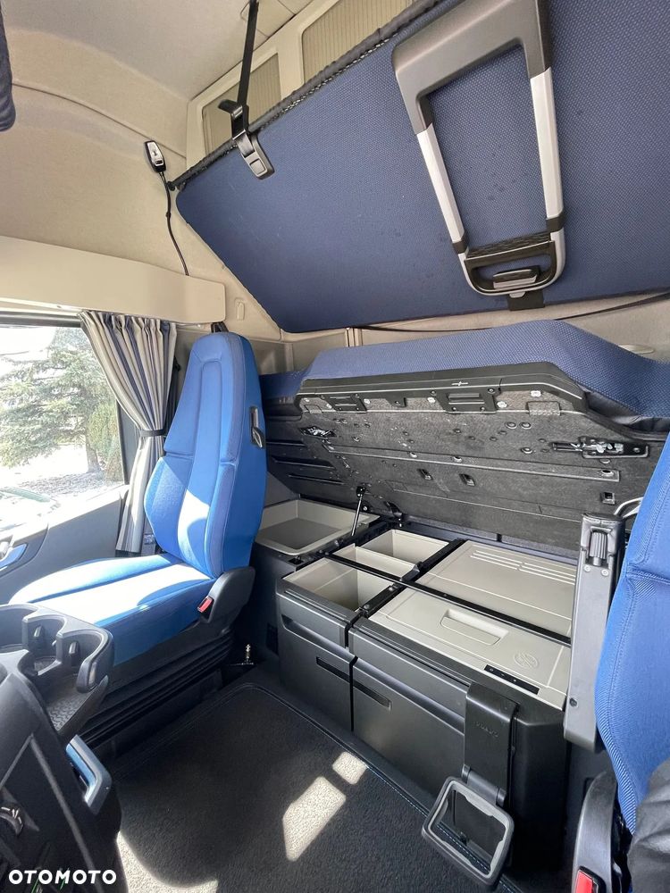 Volvo FH4 AERO 4x2 460 KM GLOBETROTTER XL LOW DECK - 11