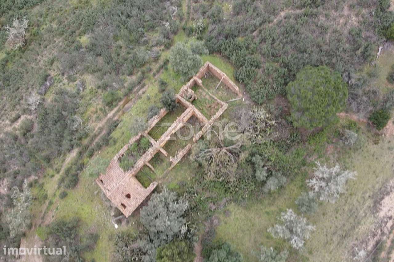 Moradia para reconstrução com PIP aprovado, em S.M. da Serra - Grande imagem: 5/32