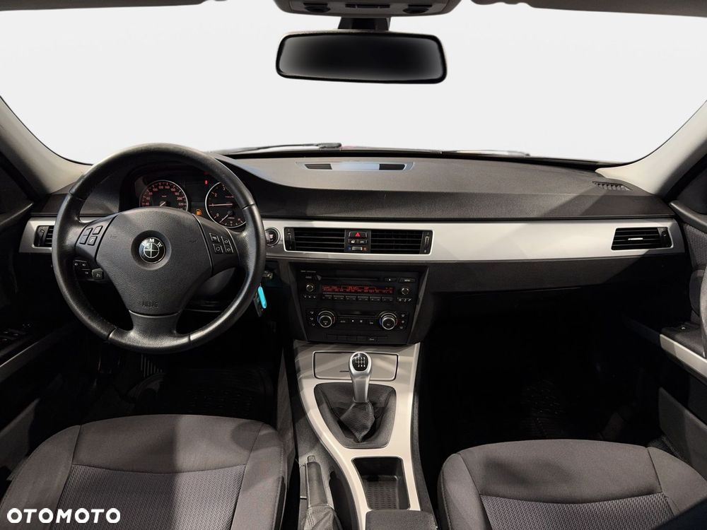 BMW Seria 3 - 16