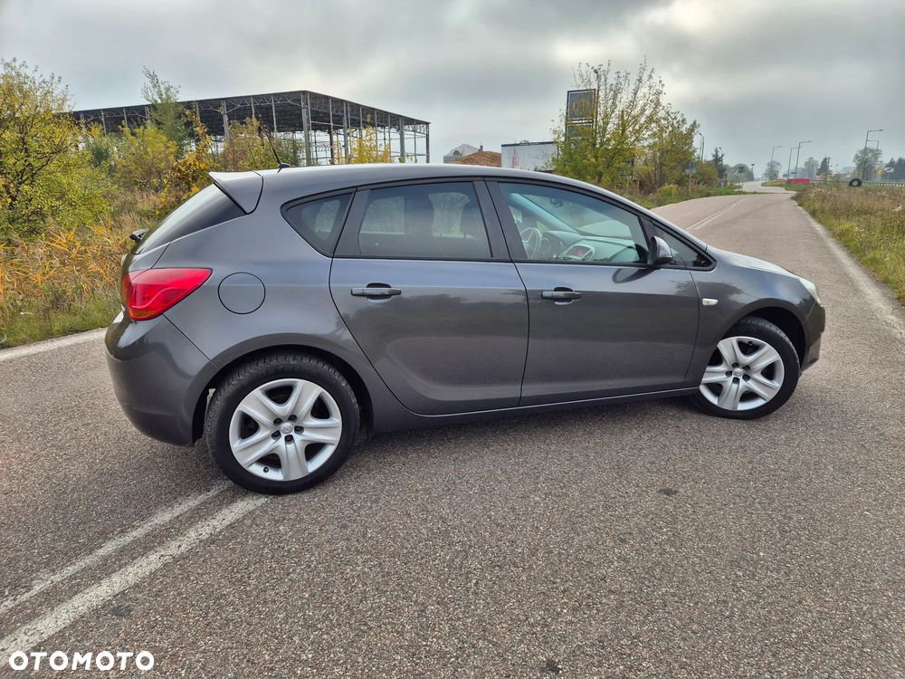 Opel Astra - 16