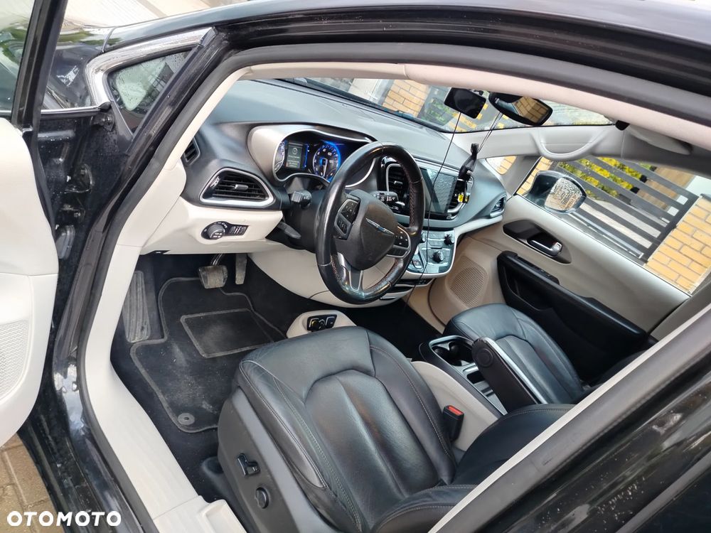 Chrysler Pacifica - 10