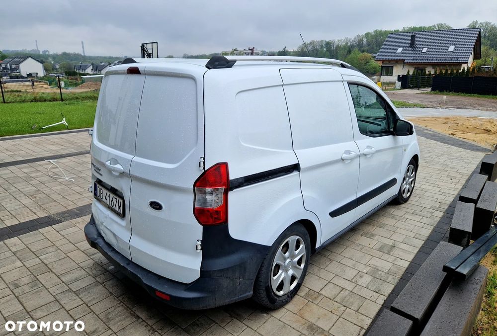 Ford transit courier - 3