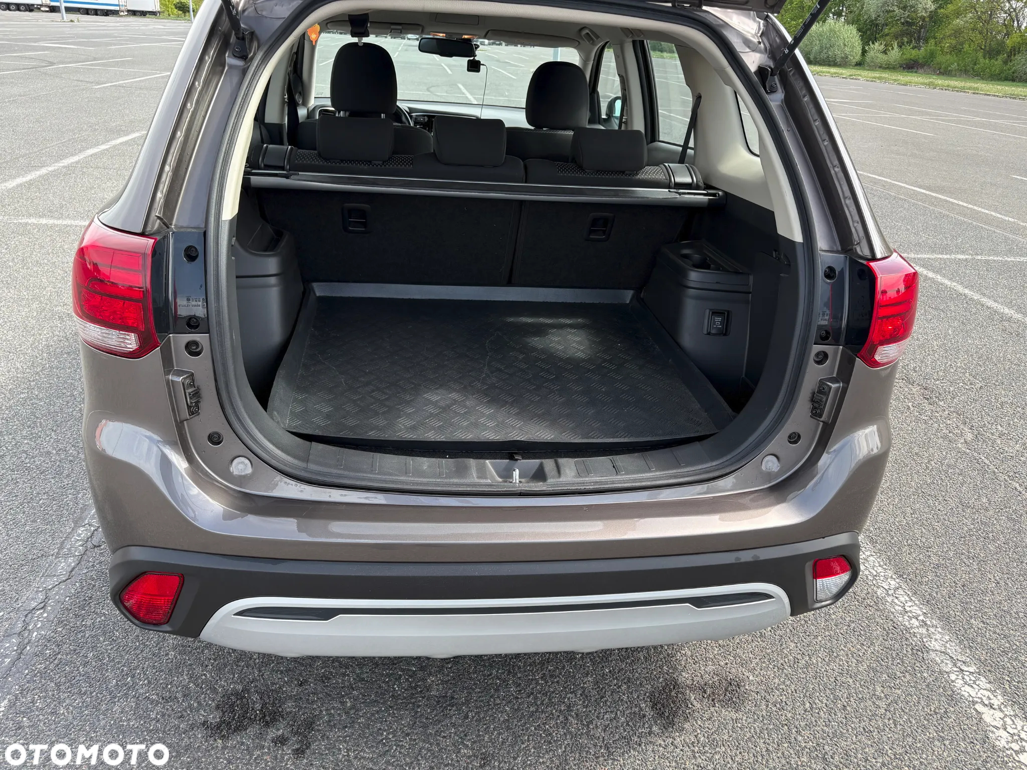 Mitsubishi Outlander 2.0 Invite + 2WD - 12