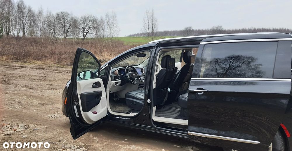 Chrysler Pacifica - 10