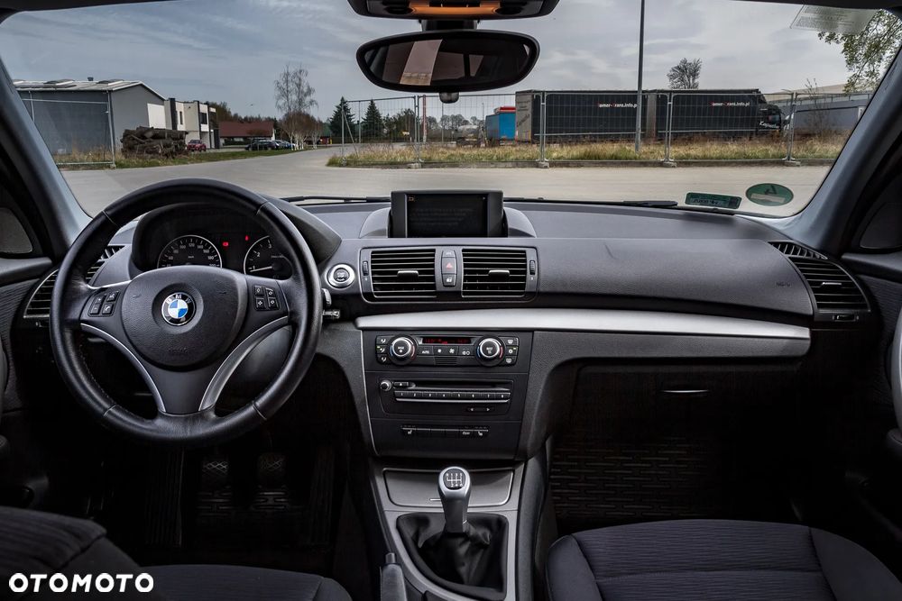 BMW Seria 1 116i - 32