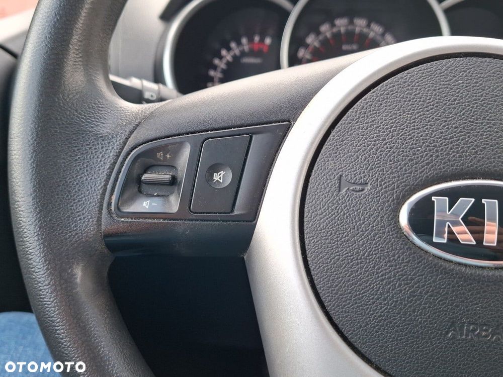 Kia Venga - 25