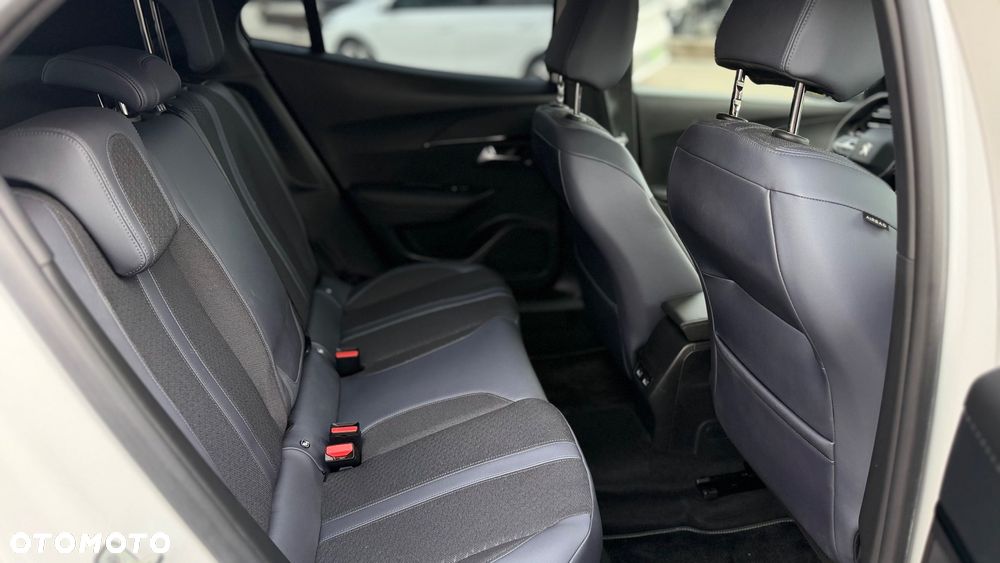 Peugeot 2008 PureTech 130 EAT8 GT - 19