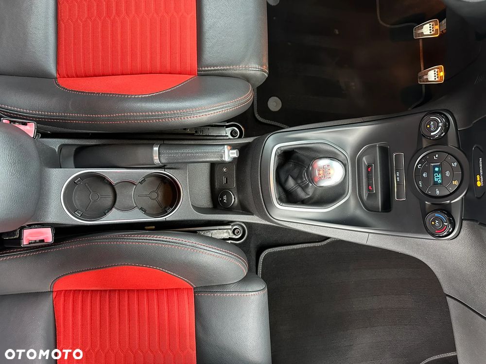 Ford Fiesta 1.6 EcoBoost ST - 25