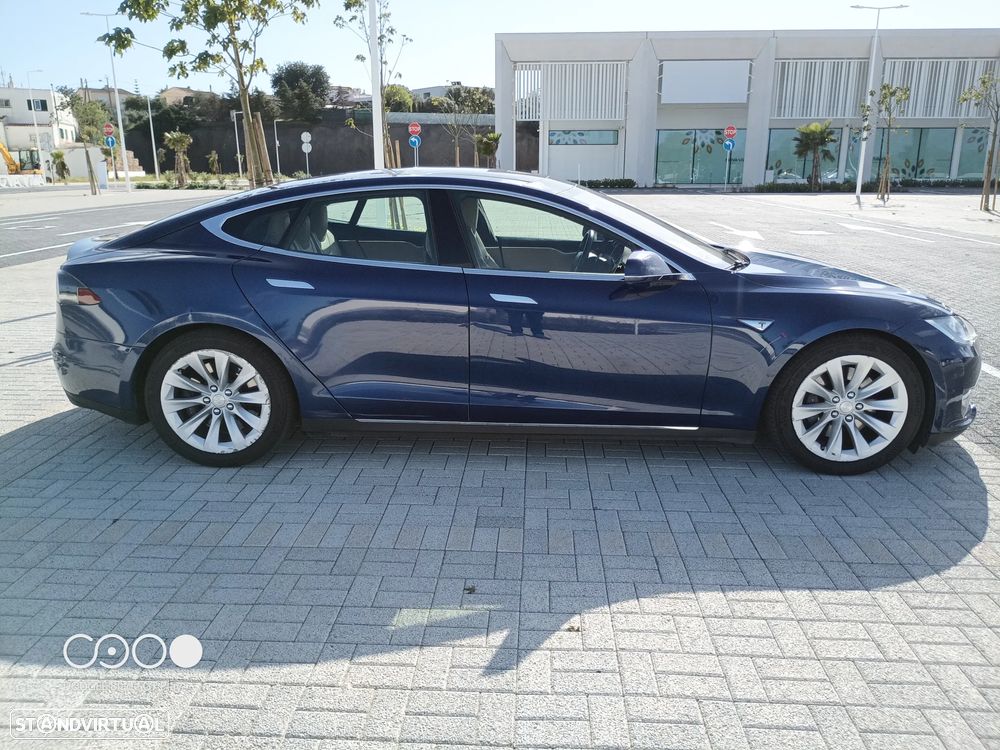 Tesla Model S - 18