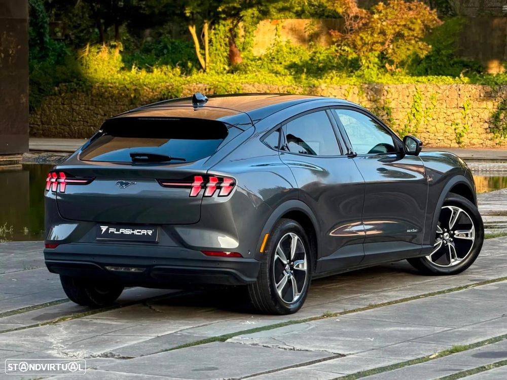 Ford Mustang Mach-E 75.7 kWh Premium AWD - 35