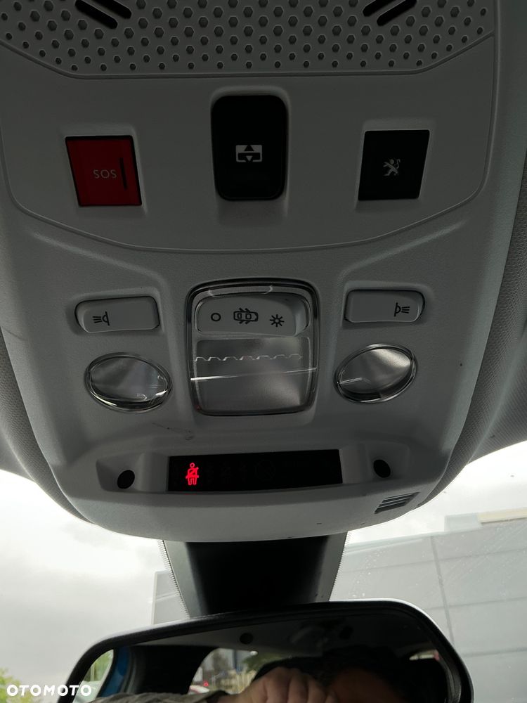 Peugeot 2008 1.2 PureTech Allure Pack S&S - 17