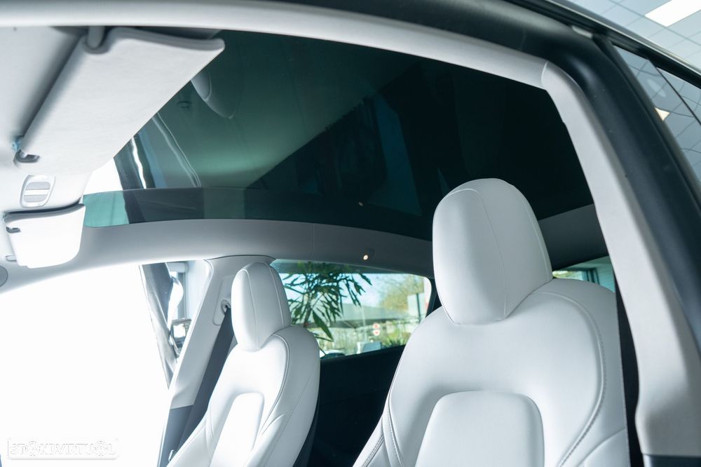 Tesla Model Y Long Range Dual Motor AWD - 8