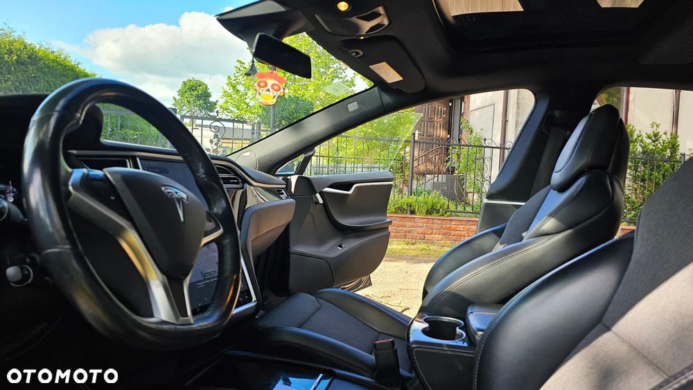 Tesla Model S - 36