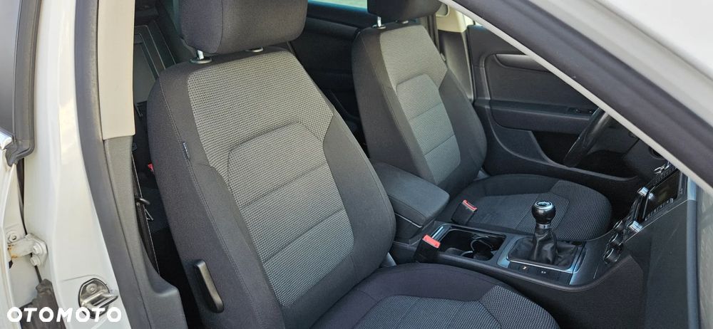 Volkswagen Passat 2.0 TDI Highline - 25