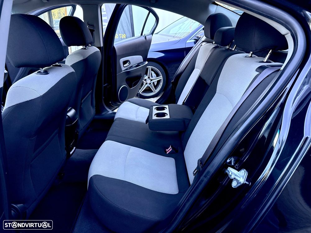 Chevrolet Cruze 1.6 LS - 49