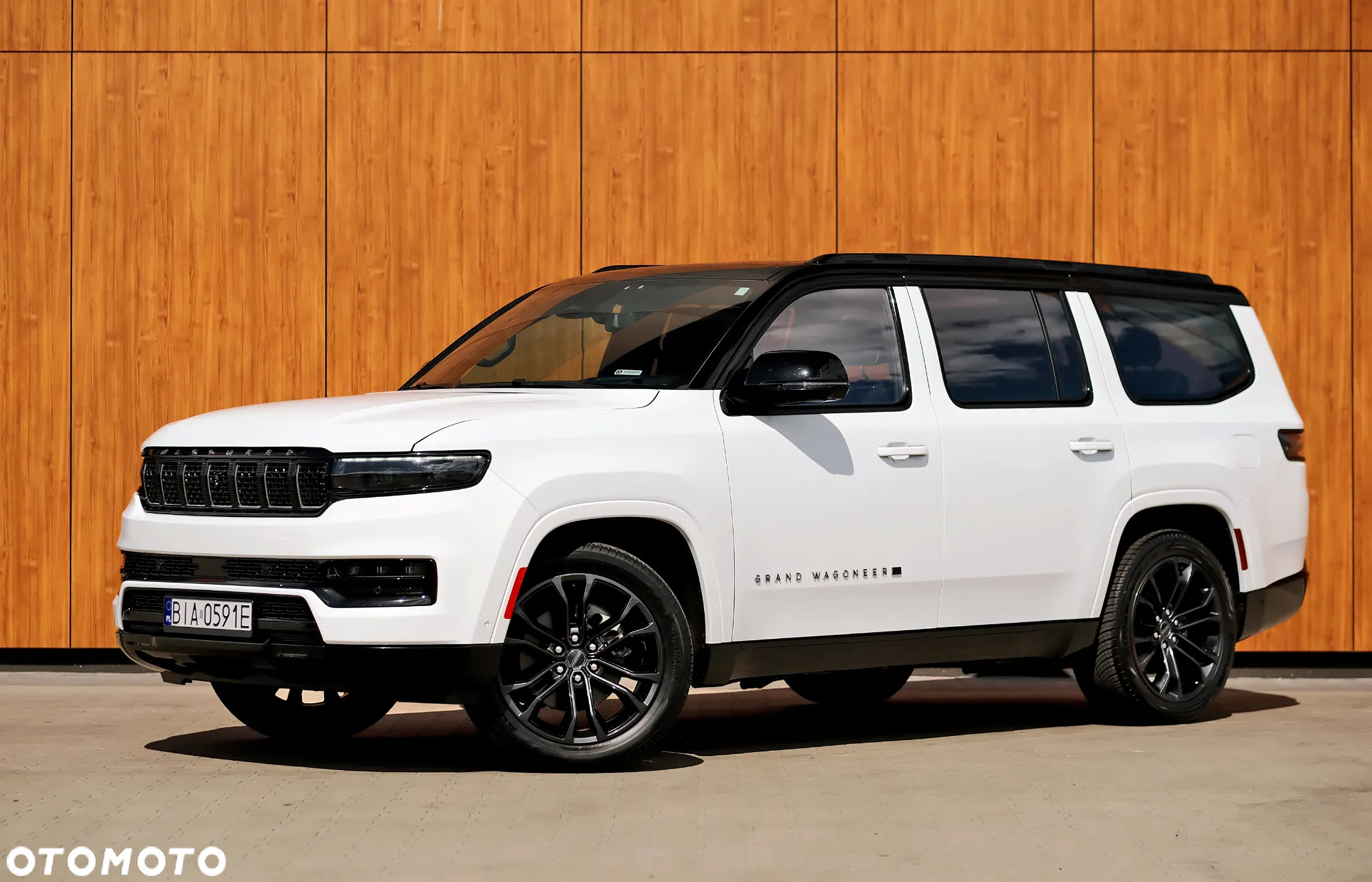 Jeep Grand Wagoneer - 7