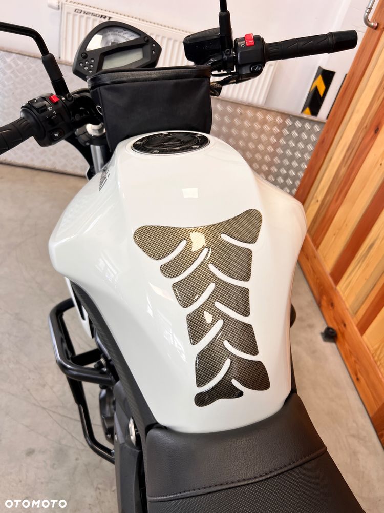 Kawasaki ER - 17